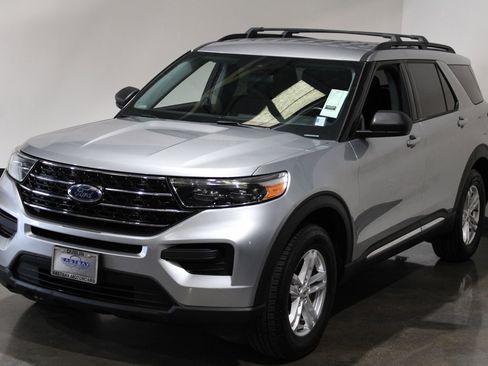 Used 2020 Ford Explorer XLT image 8