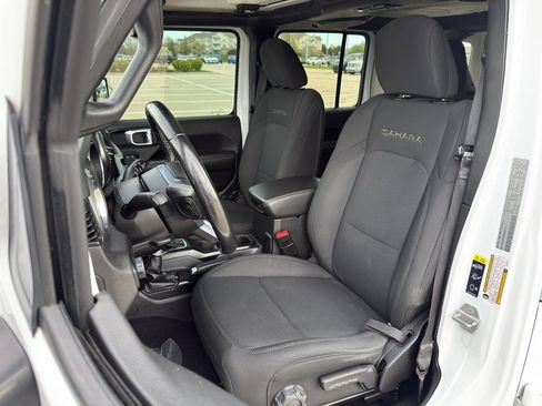 Used 2021 Jeep Wrangler Unlimited Sahara w/ Uconnect 4C Nav & Sound Group AWD/4WD image 12