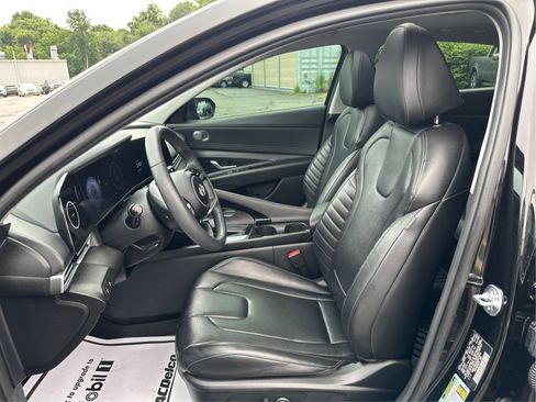 Used 2025 Hyundai Elantra Limited w/ Cargo Package FWD image 9