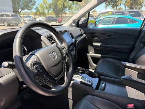 Used 2017 Honda Pilot Elite image 9