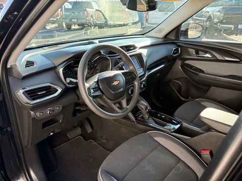 Used 2023 Chevrolet TrailBlazer LT image 3