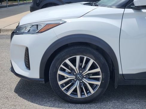 Used 2024 Nissan Kicks SV FWD image 5