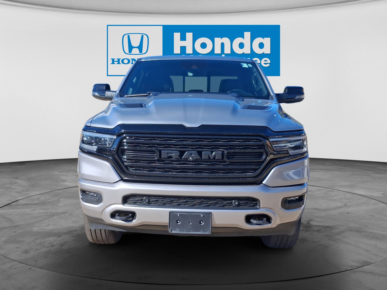 Used 2024 RAM 1500 Limited AWD/4WD image 2
