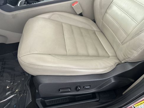 Used 2017 Ford Escape Titanium image 16