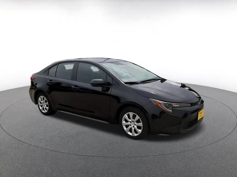 Used 2025 Toyota Corolla LE FWD image 2