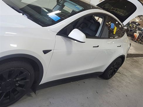 Used 2021 Tesla Model Y Long Range AWD/4WD image 3