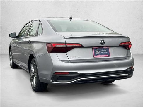 Used 2024 Volkswagen Jetta SE FWD image 8