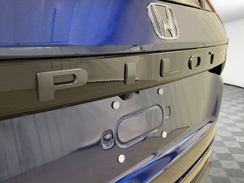 New 2025 Honda Pilot EX-L image 9