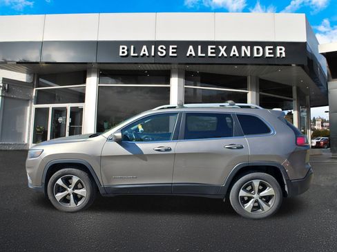 Used 2019 Jeep Cherokee Limited AWD/4WD image 7