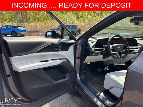 Used 2024 Cadillac Lyriq Luxury w/ LPO, Floor Liner Package AWD/4WD image 2