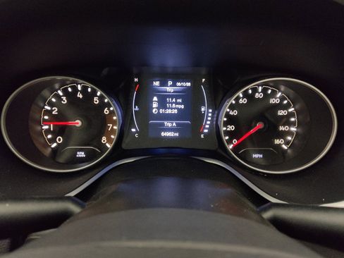 Used 2019 Jeep Compass Latitude FWD image 23