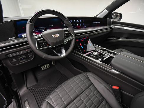 Used 2025 Cadillac Escalade V w/ LPO, ONYX Package image 16