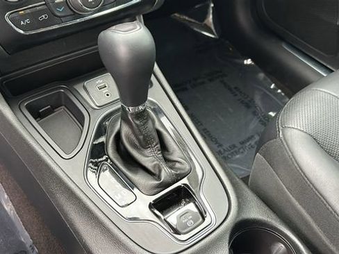 Used 2019 Jeep Cherokee Limited FWD image 29