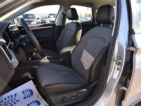 Certified 2025 Volkswagen Jetta SE image 20