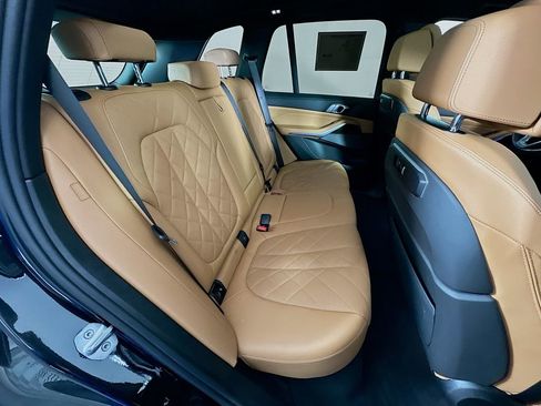 Used 2025 BMW X5 xDrive40i w/ Climate Comfort Package image 35