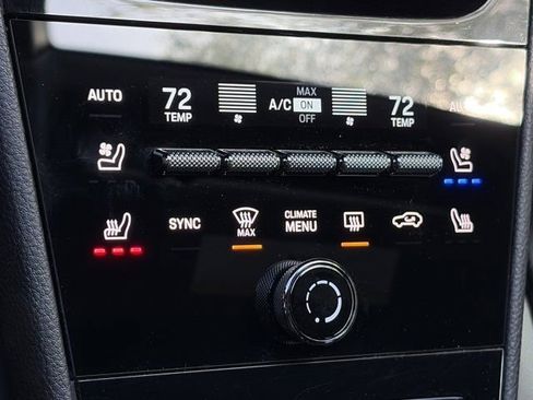 Used 2025 Porsche Cayenne image 21