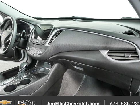 Used 2025 Chevrolet Malibu LT FWD image 22