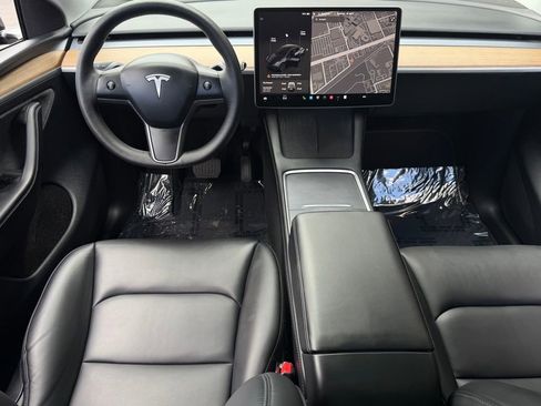 Used 2025 Tesla Model Y Long Range RWD image 10