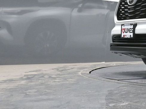 Used 2023 Toyota Highlander XLE FWD image 77