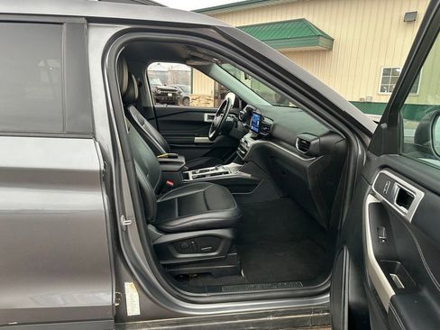 Used 2022 Ford Explorer XLT w/ Equipment Group 202A image 29