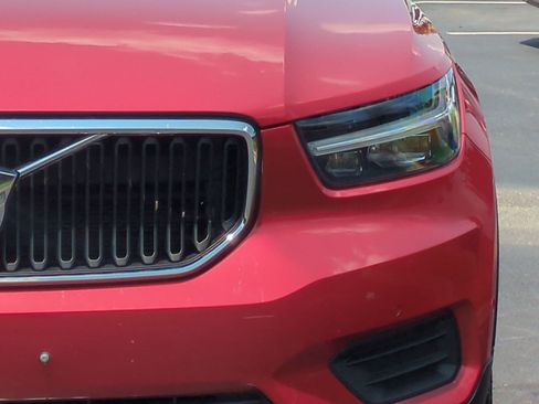 Used 2019 Volvo XC40 T4 Momentum FWD image 5