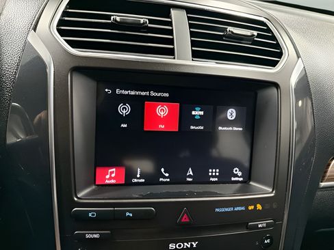 Used 2019 Ford Explorer Limited w/ Class III Trailer Tow Package FWD image 21