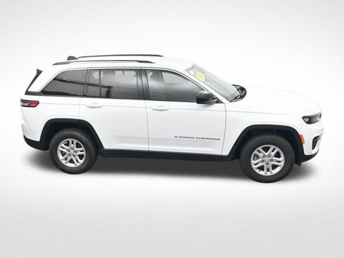 Used 2023 Jeep Grand Cherokee Laredo RWD image 23