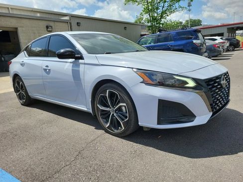 Used 2023 Nissan Altima 2.5 SR w/ SR Premium Package image 20