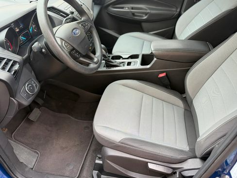 Used 2019 Ford Escape S image 9