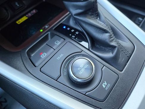 Used 2022 Toyota RAV4 Limited image 28