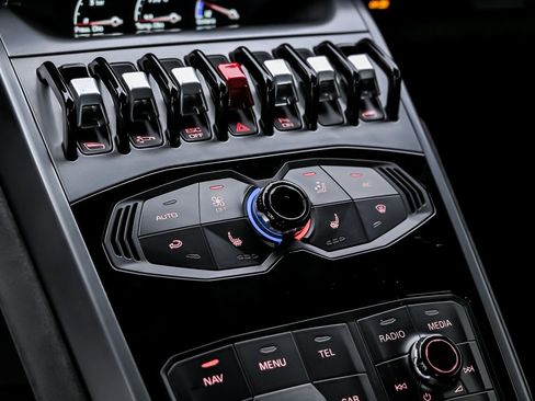 Used 2015 Lamborghini Huracan LP 610-4 image 34