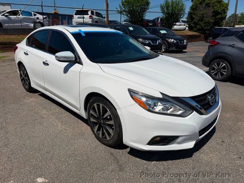 Used 2018 Nissan Altima 2.5 SV w/ 2.5 SV Technology Package FWD image 3