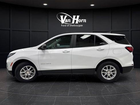 Used 2023 Chevrolet Equinox LS w/ LS Convenience Package AWD/4WD image 4