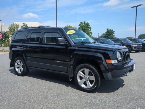 Used 2015 Jeep Patriot Latitude AWD/4WD image 2