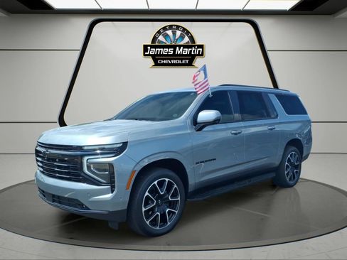 Certified 2025 Chevrolet Suburban RST w/ Comfort Package AWD/4WD image 1