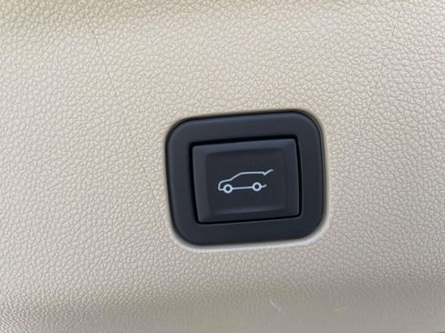 Certified 2023 Cadillac Escalade ESV Premium Luxury w/ Performance Package image 11