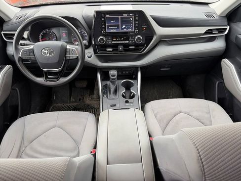Used 2020 Toyota Highlander L FWD image 11