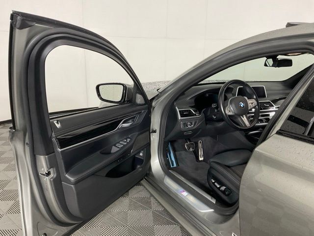 Used 2022 BMW 750i xDrive w/ Executive Package AWD/4WD image 28