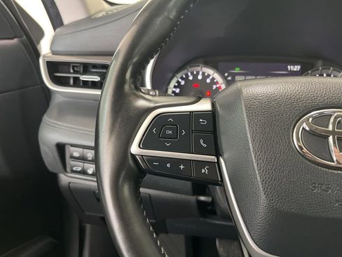 Used 2024 Toyota Highlander XLE AWD/4WD image 7