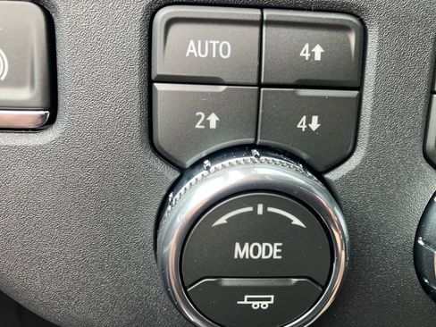 New 2026 GMC Sierra 2500 SLT AWD/4WD image 15
