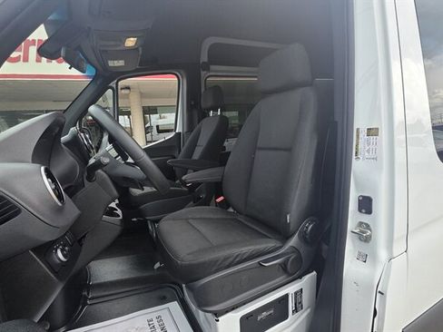 Used 2025 Mercedes-Benz Sprinter 2500 image 10