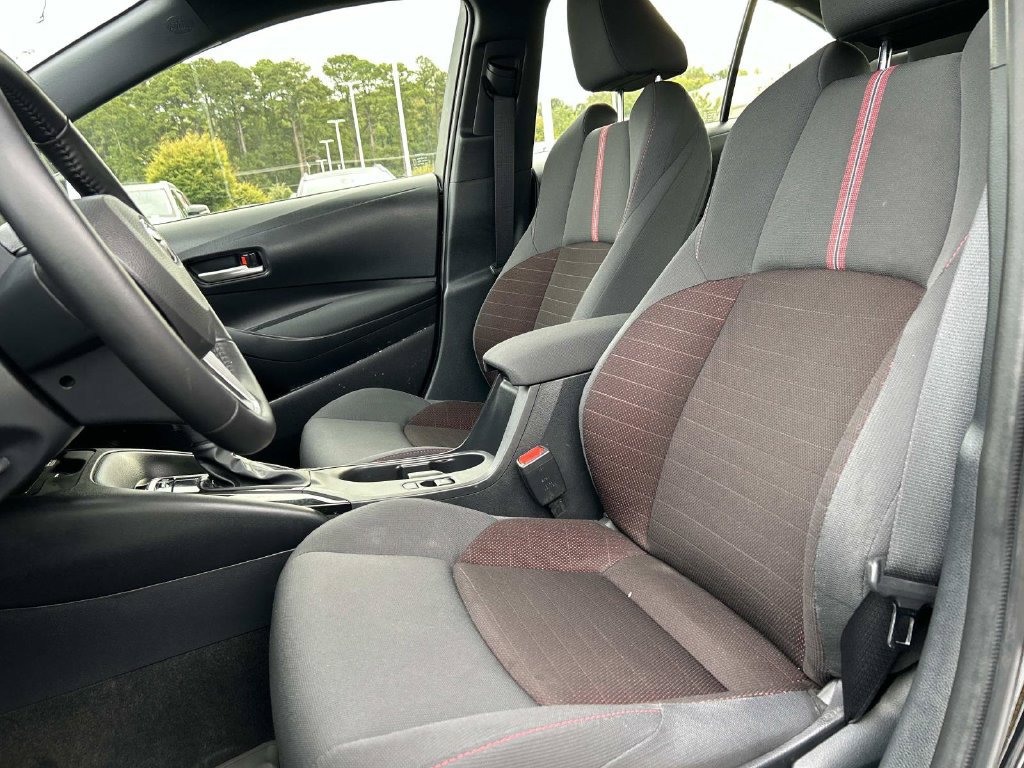 Used 2026 Toyota Corolla SE w/ SE Premium Package FWD image 23