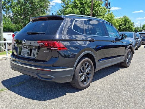 Used 2024 Volkswagen Tiguan SE AWD/4WD image 5