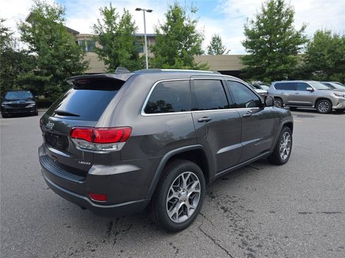 Used 2021 Jeep Grand Cherokee Laredo RWD image 3