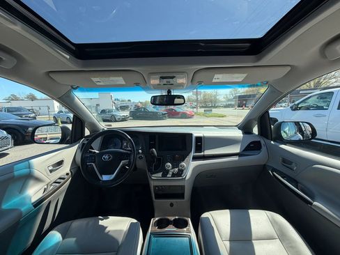 Used 2015 Toyota Sienna XLE w/ XLE Navigation Package image 20