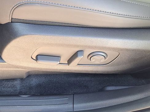 New 2026 Kia Carnival EX FWD image 6