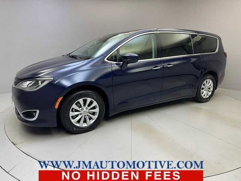 Used 2018 Chrysler Pacifica Touring Plus FWD image 1