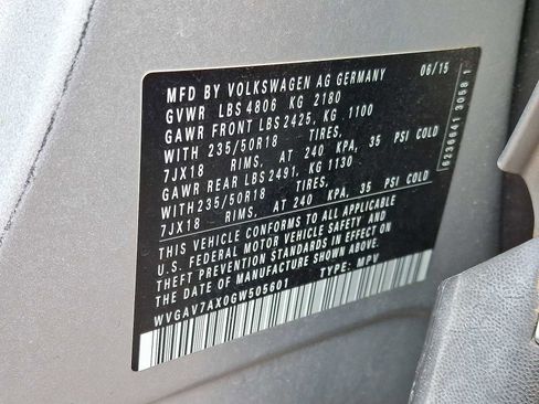 Used 2016 Volkswagen Tiguan SE image 40