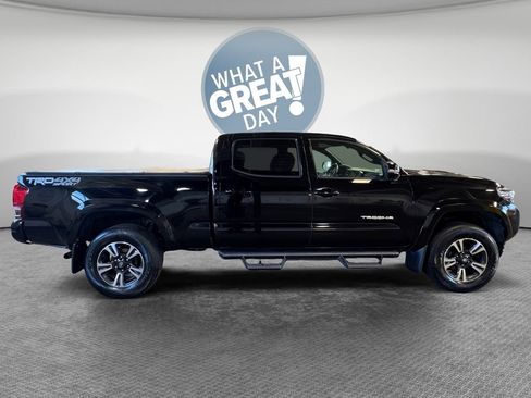 Used 2017 Toyota Tacoma TRD Sport w/ Tow Package AWD/4WD image 2