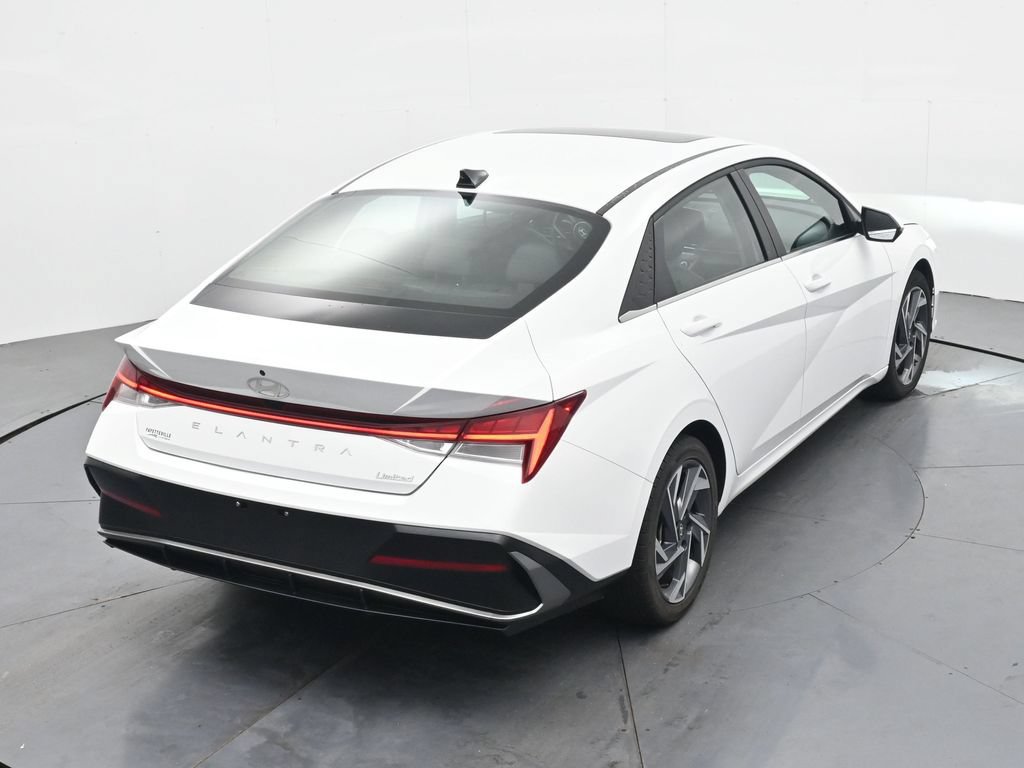 Used 2025 Hyundai Elantra Limited FWD image 24